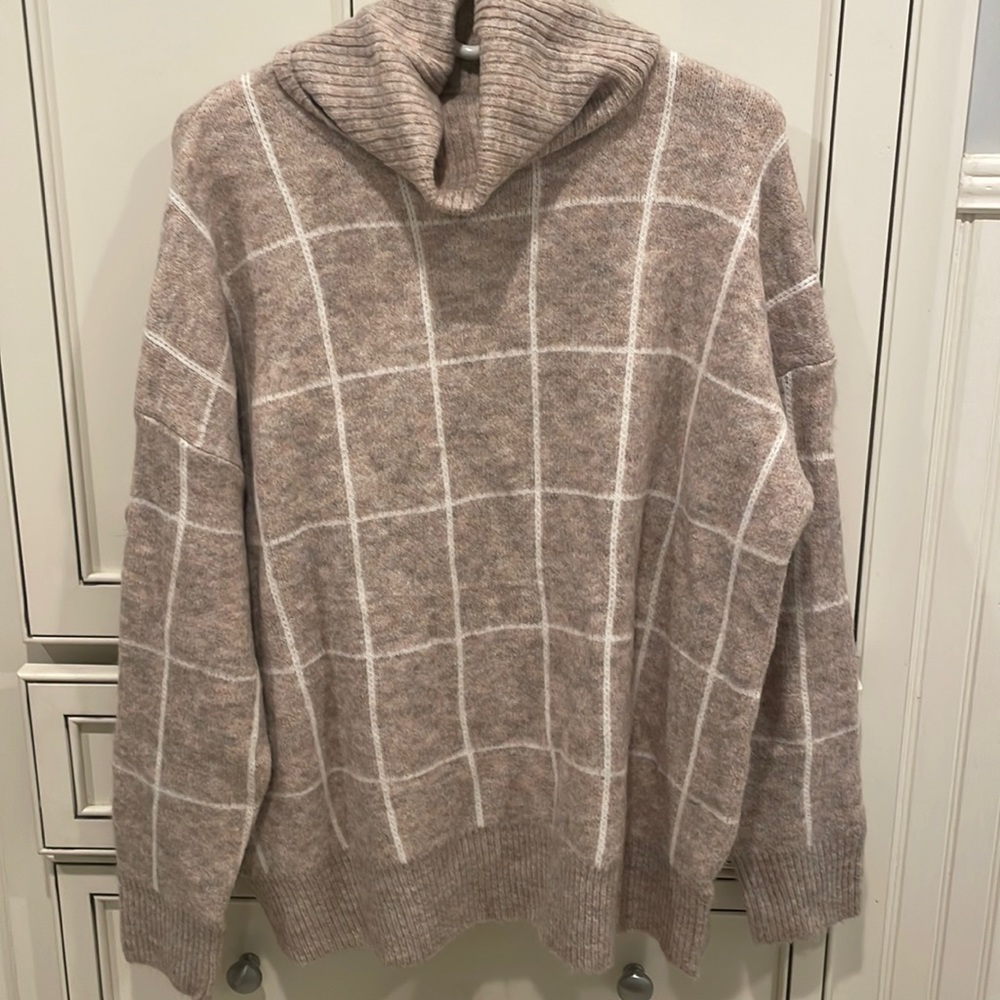 EUC ENTRO soft tan windowpane sweater